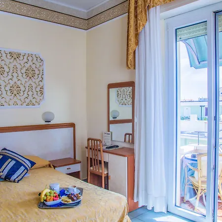 Hotel River fronte mare con piscina-2