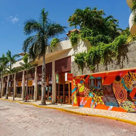 El Taj Oceanfront And Beachside Condo Hotel-3