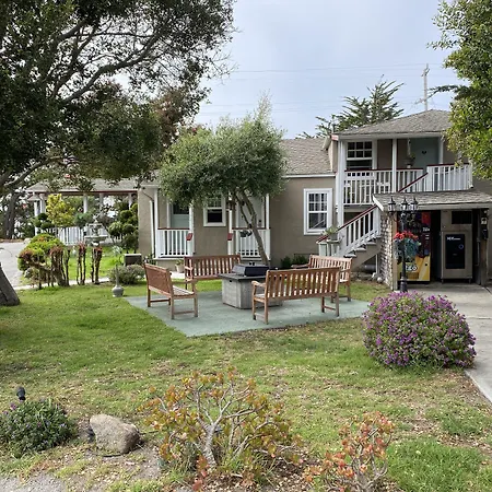 Bide-A-Wee Inn&Cottages-3