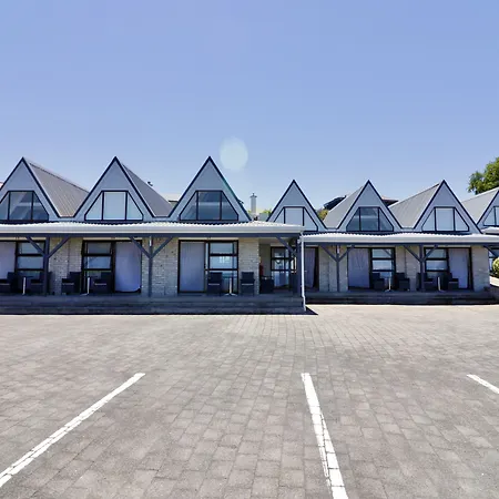 Gables Lakefront Motel-2