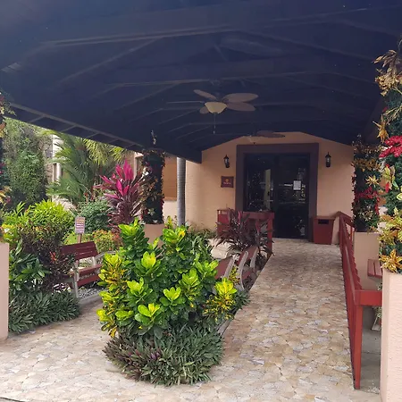 Clarion Suites Roatan At Pineapple Villas-2