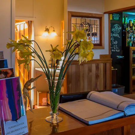 Hotel Lake Brunner-3