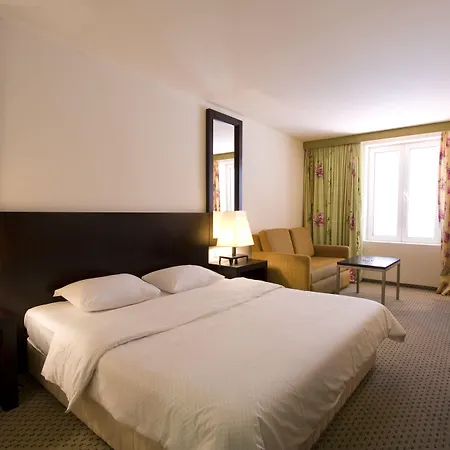 Hotel International-3