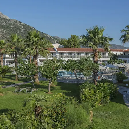 Golden Coast Hotel & Bungalows-3