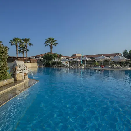 Golden Coast Hotel & Bungalows-3