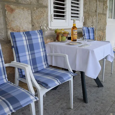 Jele Rooms-3