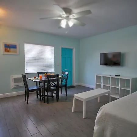 Hollywood Beachside Boutique Suite-2