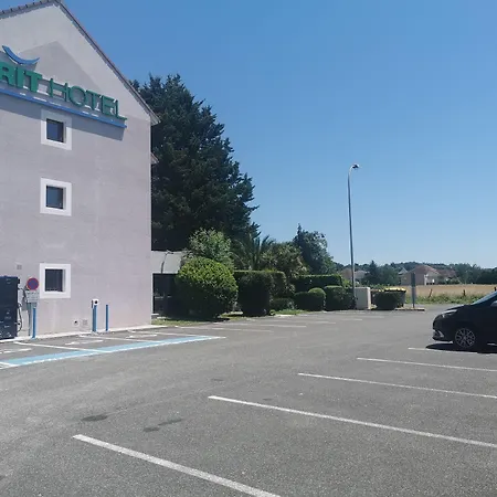 Brit Hotel Confort Pau Lons-3