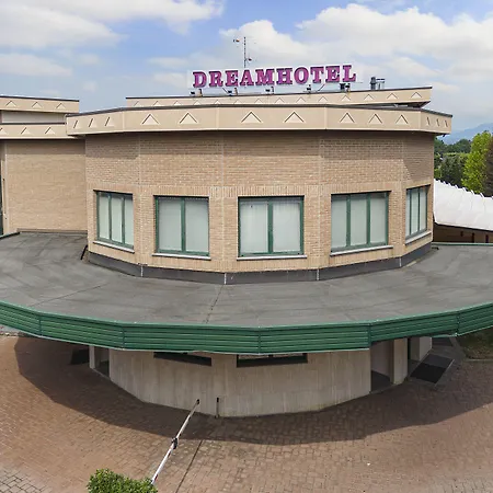 Dreamhotel-3