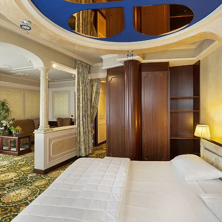 Dreamhotel-2
