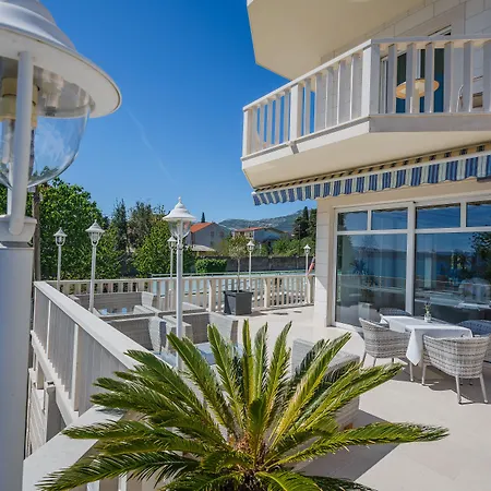 Hotel Riva Kastela With Swimming Pool-3