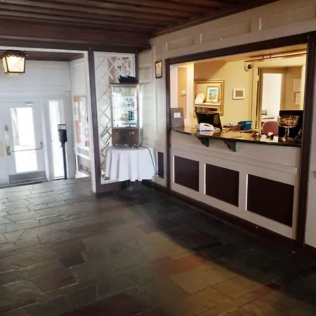Hotel Le Manoir Baie-Comeau-3