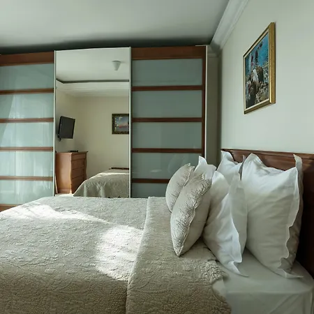 Hotel Azimut-2