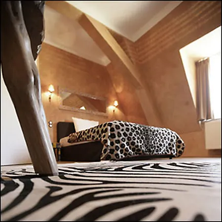 Hip Hotel-2