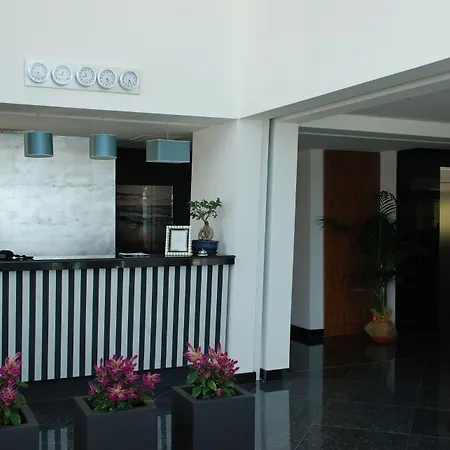 Water'S Edge Hotel-2