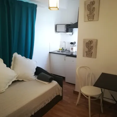 Hostal The Monkey Room-3