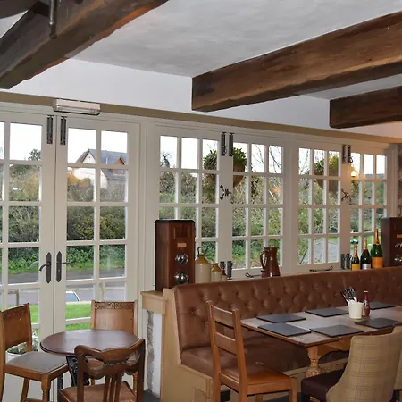 Three Horseshoes Country Inn-3