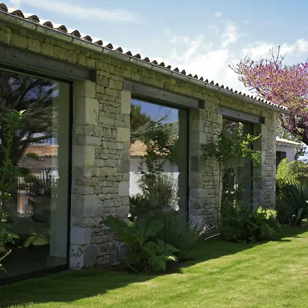 Le Clos Saint-Martin Hotel & Spa-3