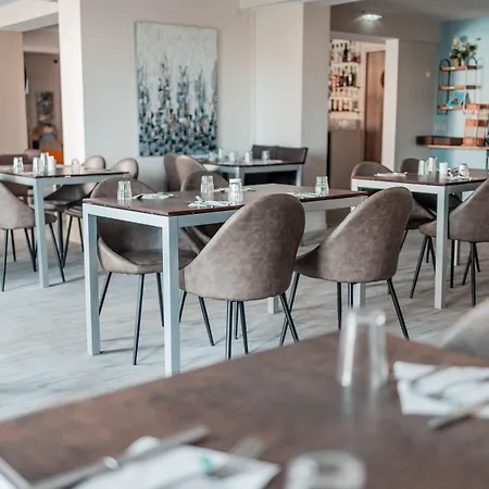 Brit Hotel Confort Saint-Lo-3
