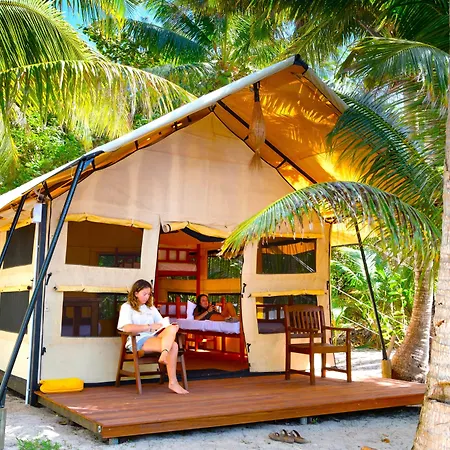 Barefoot Manta Island Resort-2