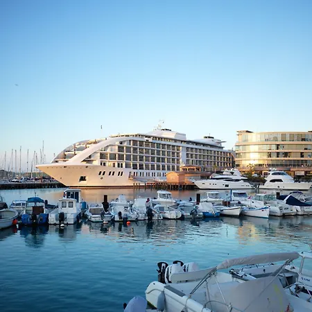 Sunborn Gibraltar-3