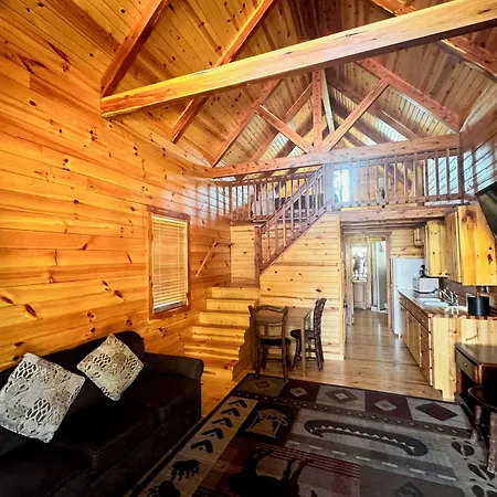 Cabins Of Mackinac & Lodge-3