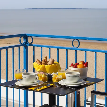 Les Flots - Hôtel et Restaurant face à l'océan - Châtelaillon-Plage-2