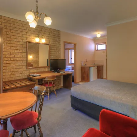 Barrass'S John Bright Motor Inn-2