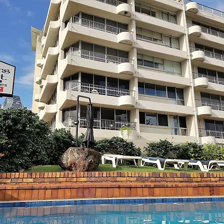 Surfers Chalet-3