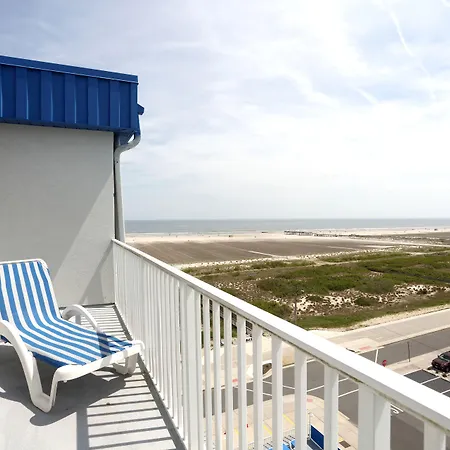 Adventurer Oceanfront Inn-3