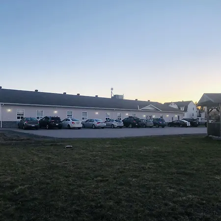 Auberge Macdonald Guest Inn-3