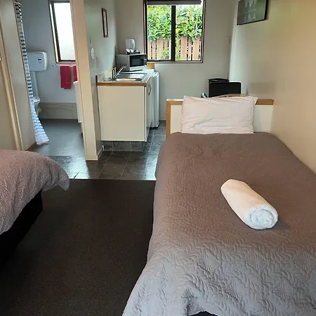 Pinewood Motels-2