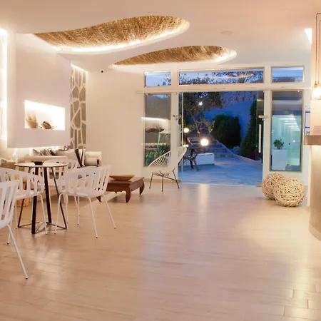 Malibu Studios & Bungalows-3