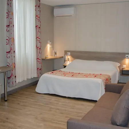 Brit Hotel Confort Le Revest Sainte-Maxime-3