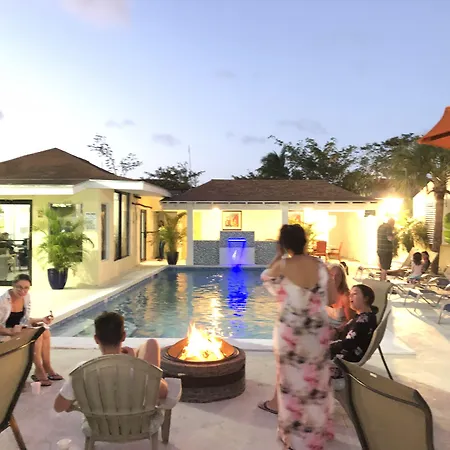 Colony Club Inn & Suites-2