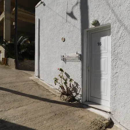 Perdika Mare Guesthouse-3