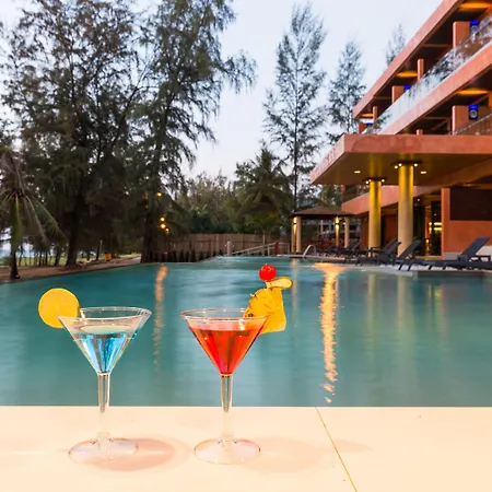Coriacea Beachfront Boutique Phuket Resort-3