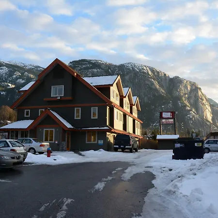 Squamish Adventure Inn-3