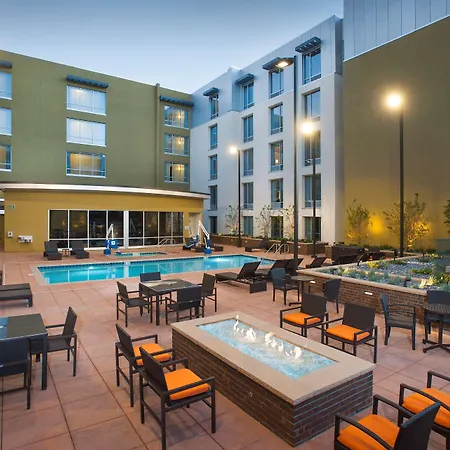 Hilton Garden Inn Burbank Los Angeles-3