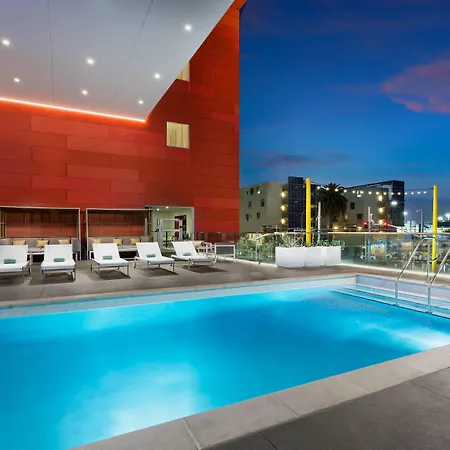 Courtyard By Marriott Santa Monica-3