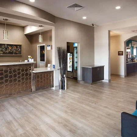 Best Western Plus Lonestar Inn & Suites-3