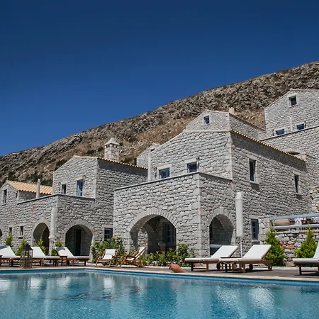 Εn Plo Luxury Suites-3