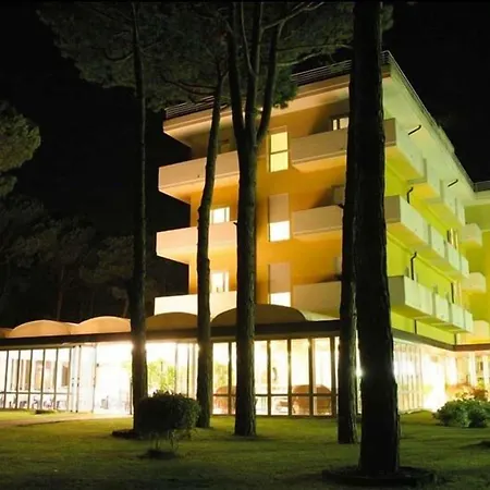 Aparthotel La Pineta-3