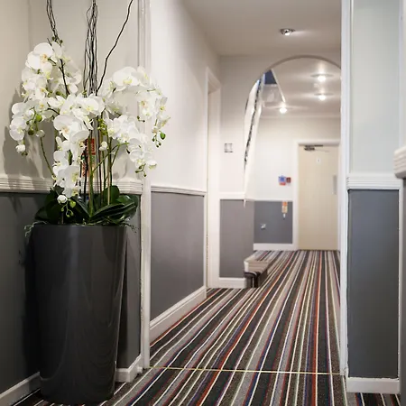 Celtic International Hotel Cardiff Airport-3