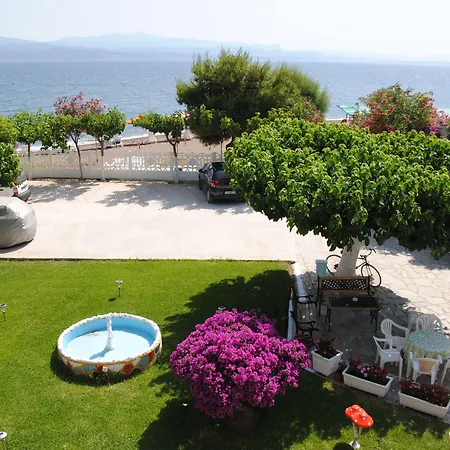 Akrogiali Beach Rooms-2