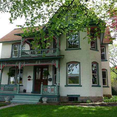 Victorian Loft Bed And Breakfast-3