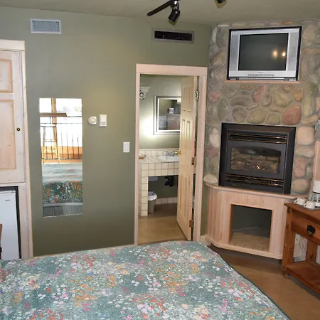 Retreat Wilderness Inn-3