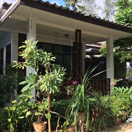 Benjamin'S Hut-2