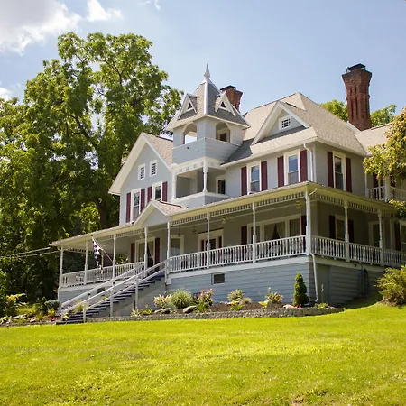 Hudson Manor Bed & Breakfast-2