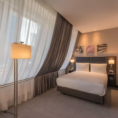 Hilton Garden Inn Frankfurt City Centre-3